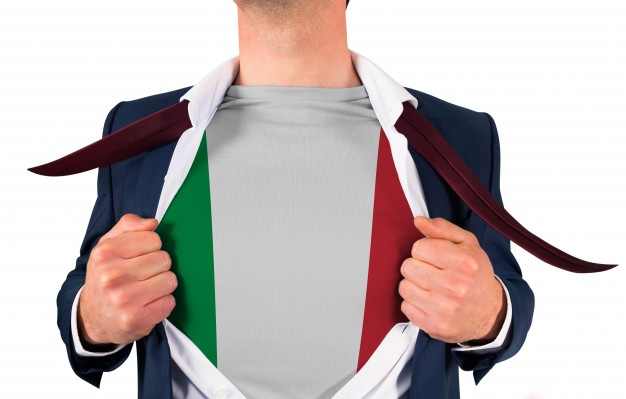 camisa-apertura-empresario-revelar-bandera-italia_13339-79737.jpg